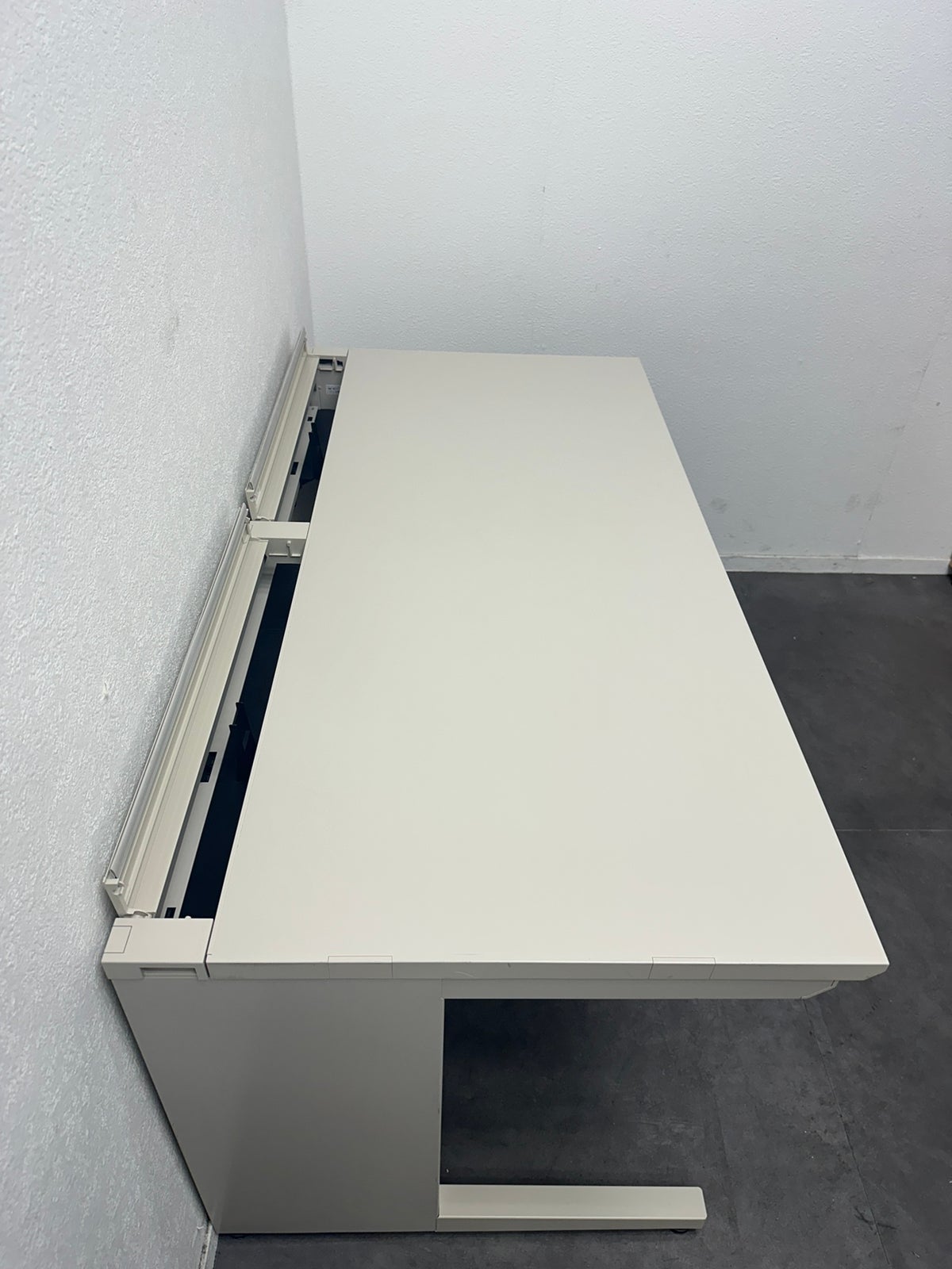 コクヨMXVシリーズ 1400平デスク 商品画像4
