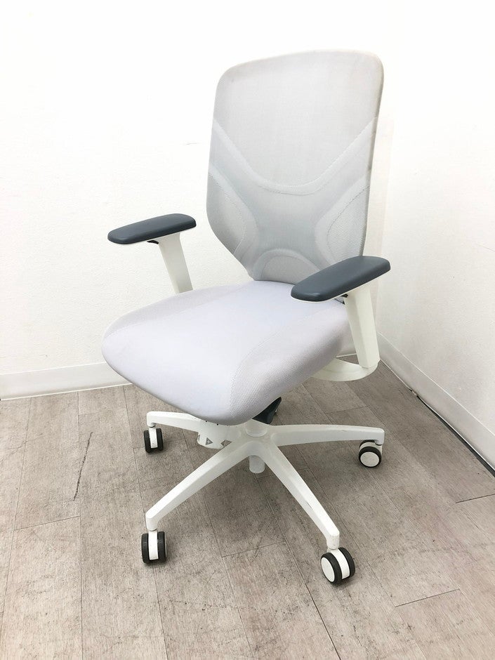 Wilkhahn（ウィルクハーン）184range IN 可動肘付INチェア 商品画像1