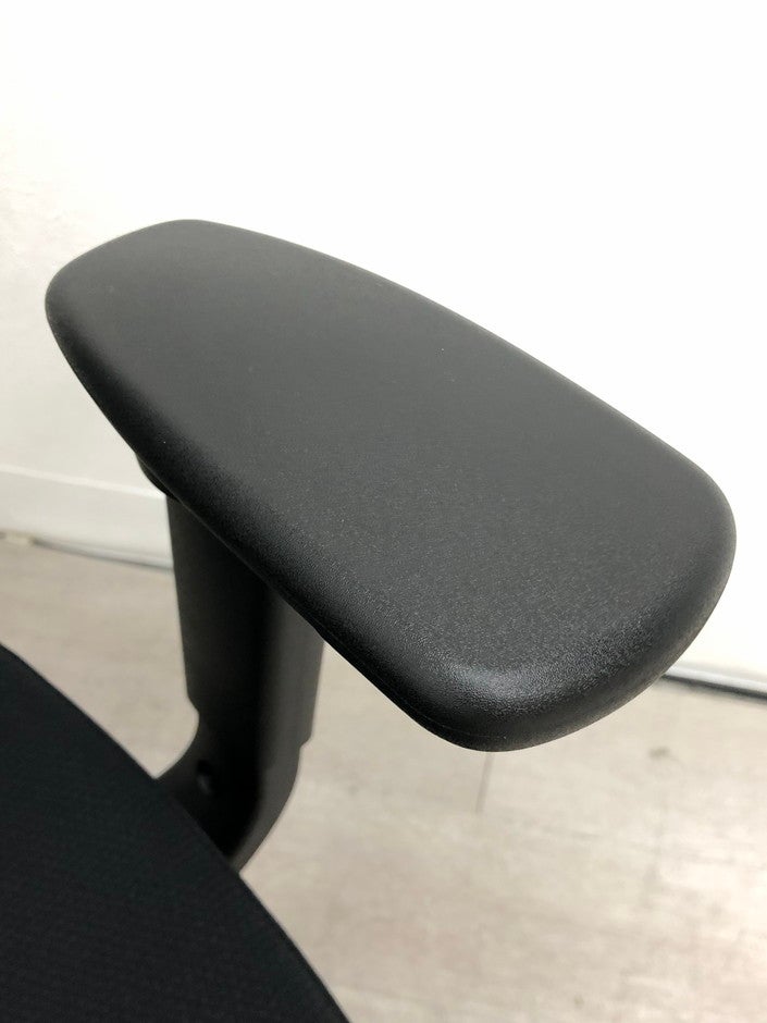 コクヨing(イング)チェア 可動肘付イングチェア  商品画像9