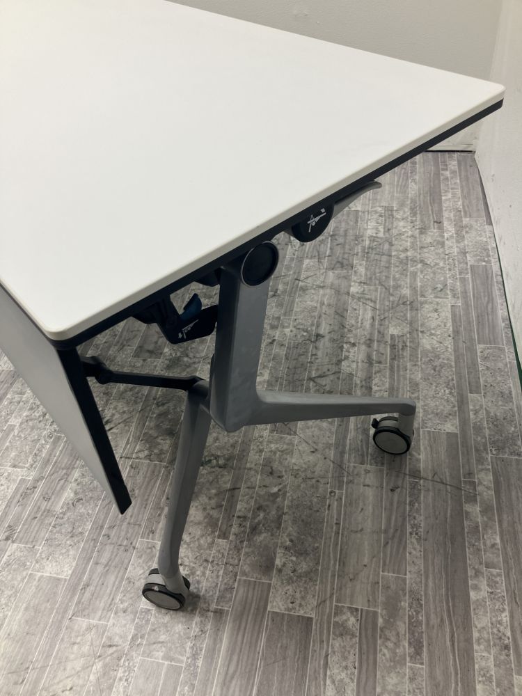 オカムラINTERACT NT(インターアクトエヌティー)シリーズ  1800サイドスタックテーブル 商品画像4