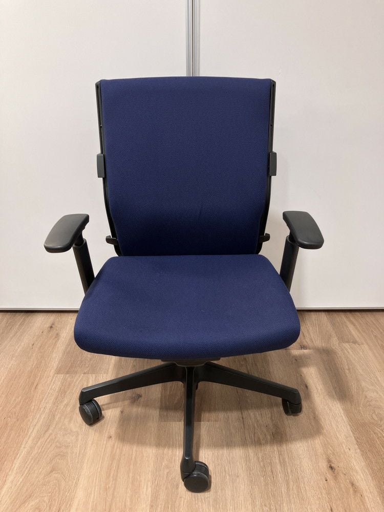 オカムラESCUDO(エスクード)チェア 可動肘付エスクードチェア 商品画像2