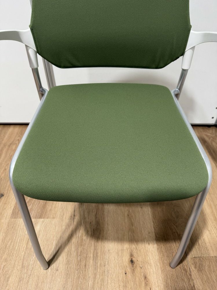 イトーキステンザシリーズ スタッキングチェア 商品画像5
