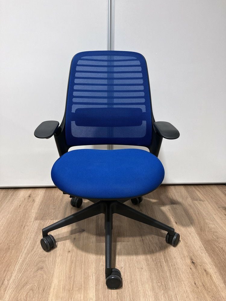 スチールケースSeries 1（シリーズ1）チェア 可動肘付シリーズワンチェア 商品画像2