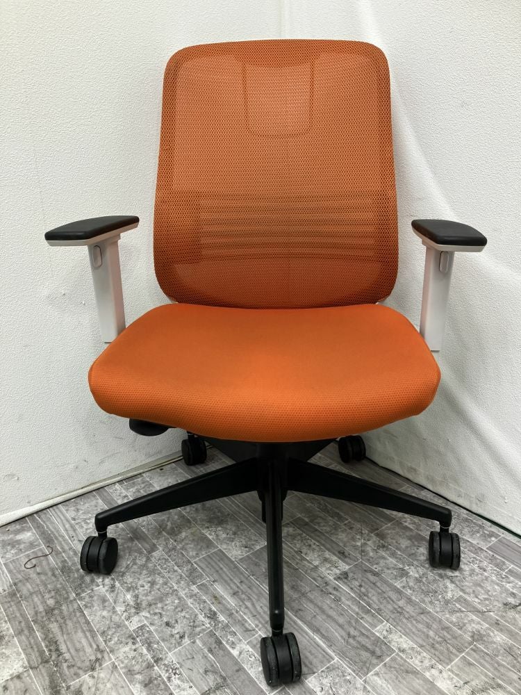 オカムラシロッコ（Scirocco）チェア 可動肘付シロッコチェア 商品画像2